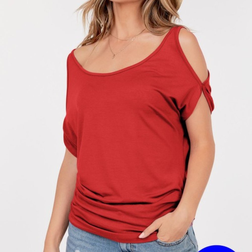 Cold shoulder top - Red